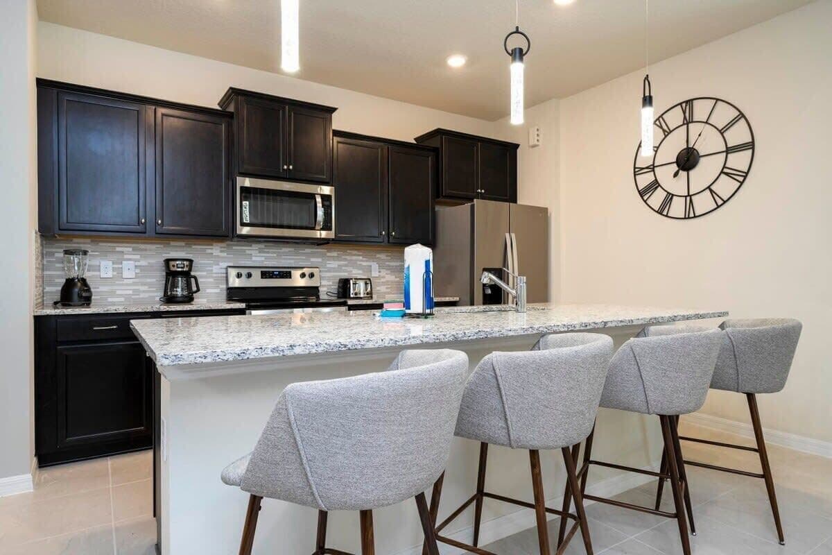 Windsor Island #4458 - Image 5