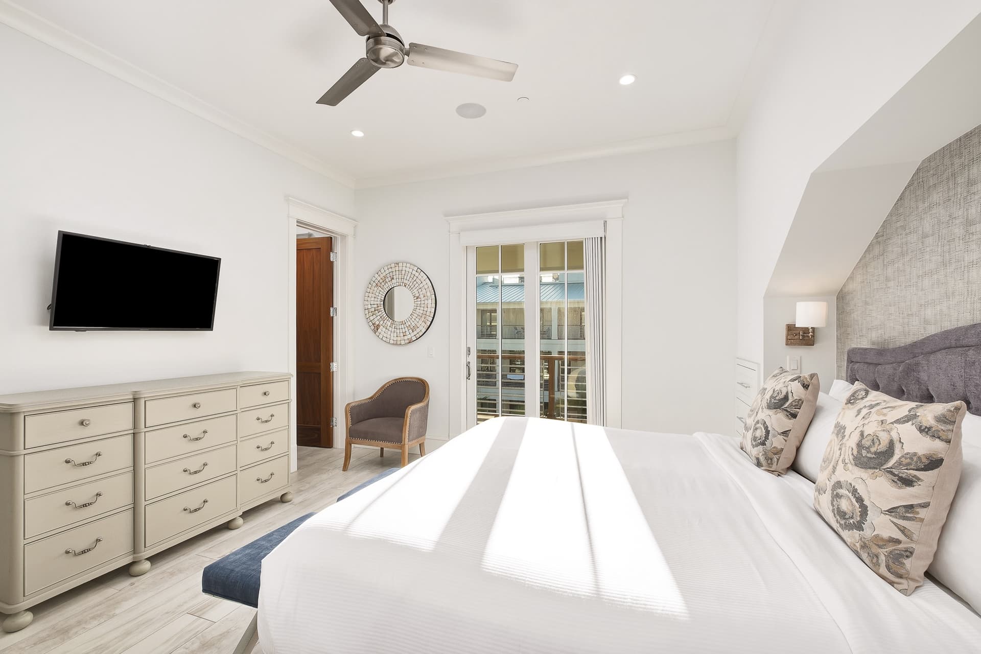 Oasis at Park Row Manor - Image 16