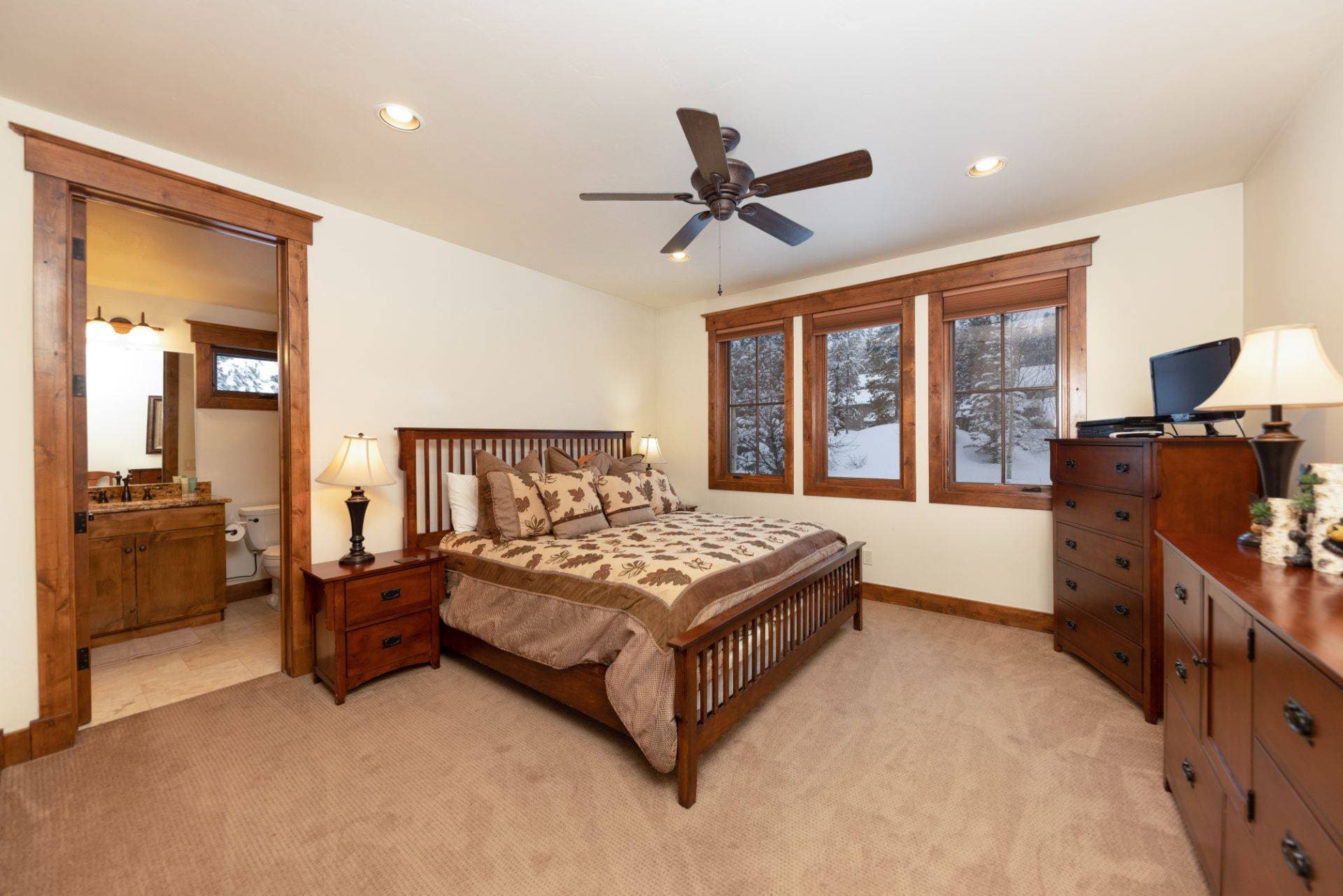 Last Nickel Lodge - Image 19