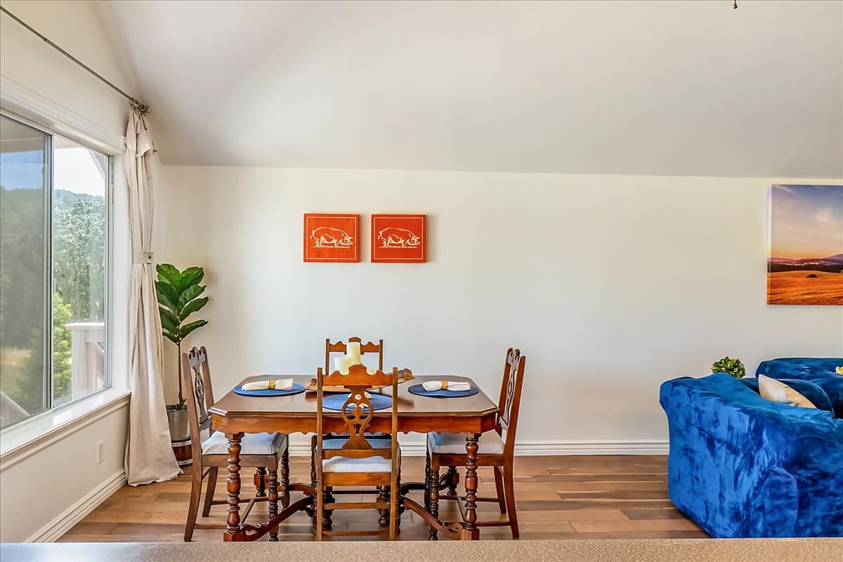 Red Barn Home - Image 8