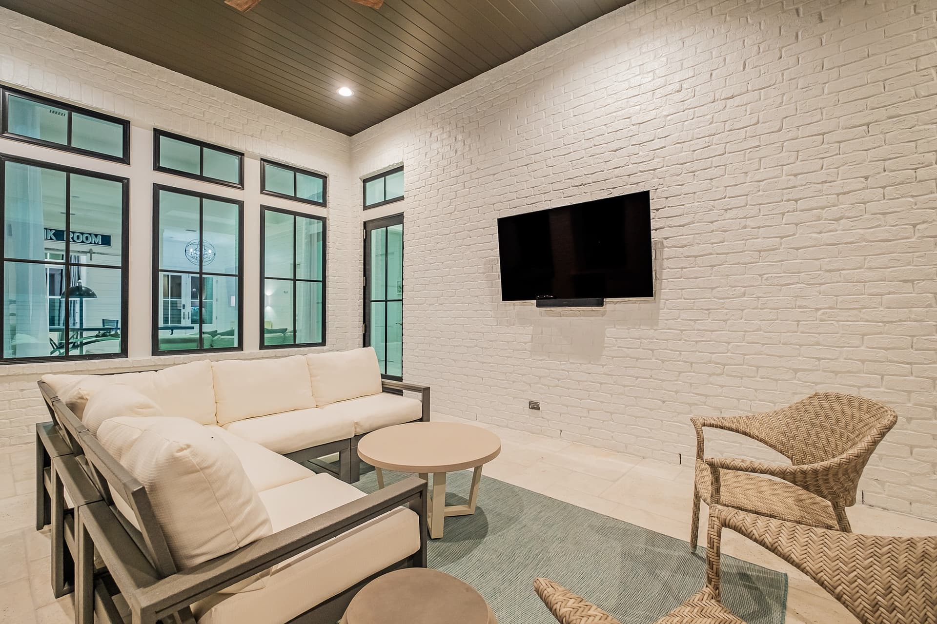 Emerald Palms - Image 60