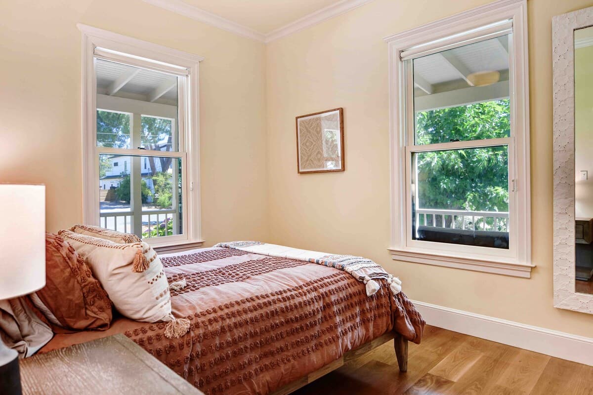 Newcomb Vineyard Escape - Image 14