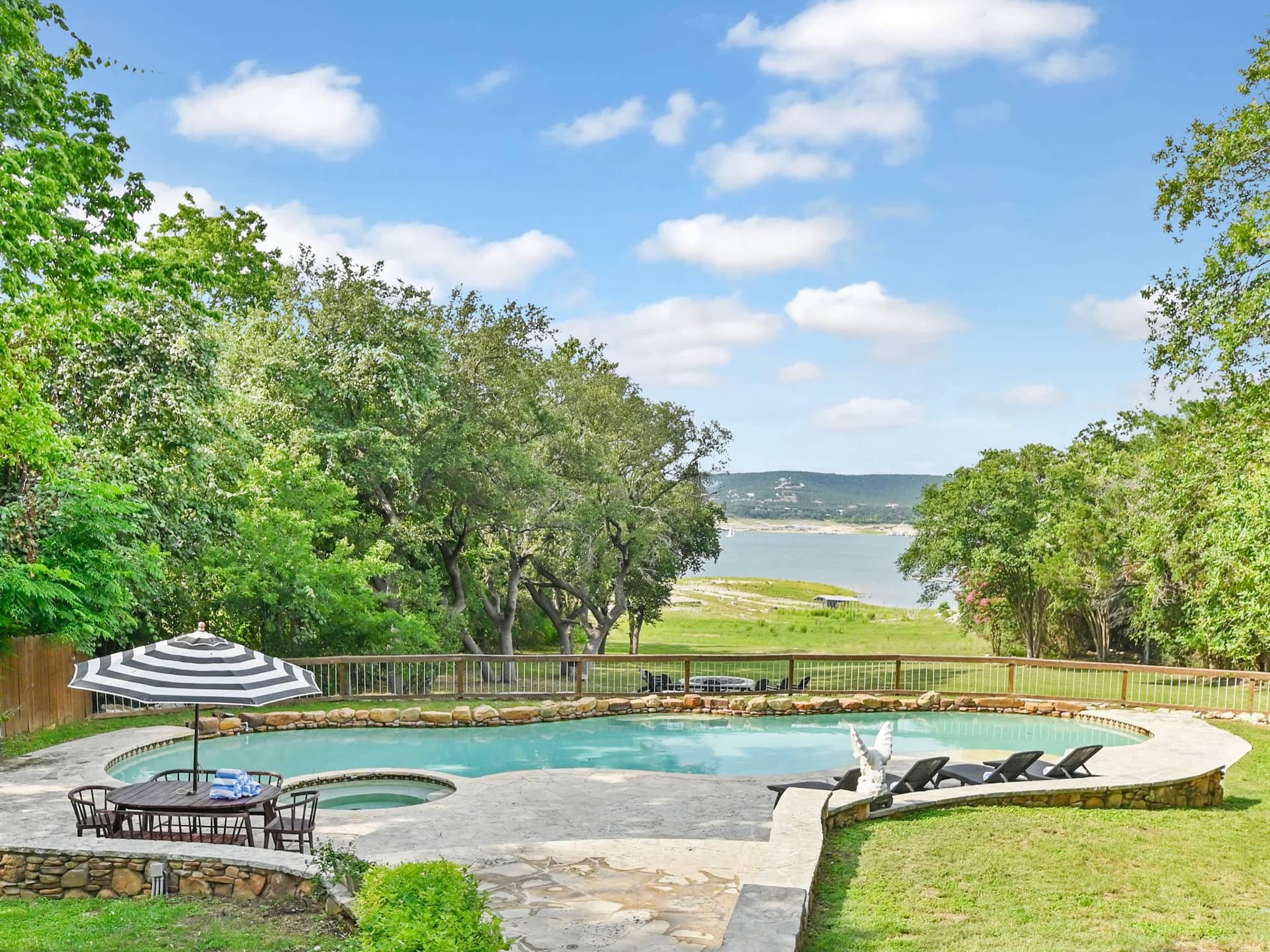 Escape on Lake Travis - Image 2