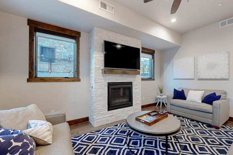 Blackstone Condo #1G - Image 4