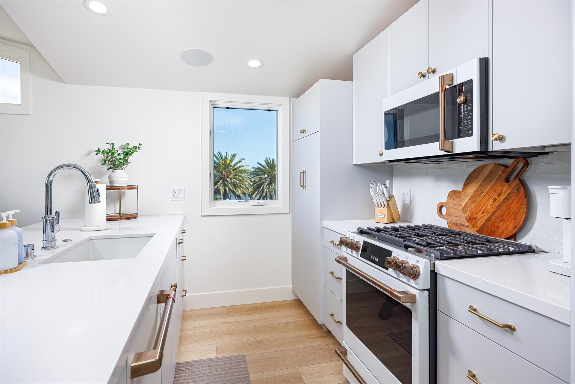 Sun Deck Haven - Image 14