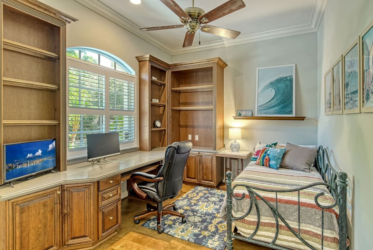 Sunburst Courtyard - Image 38