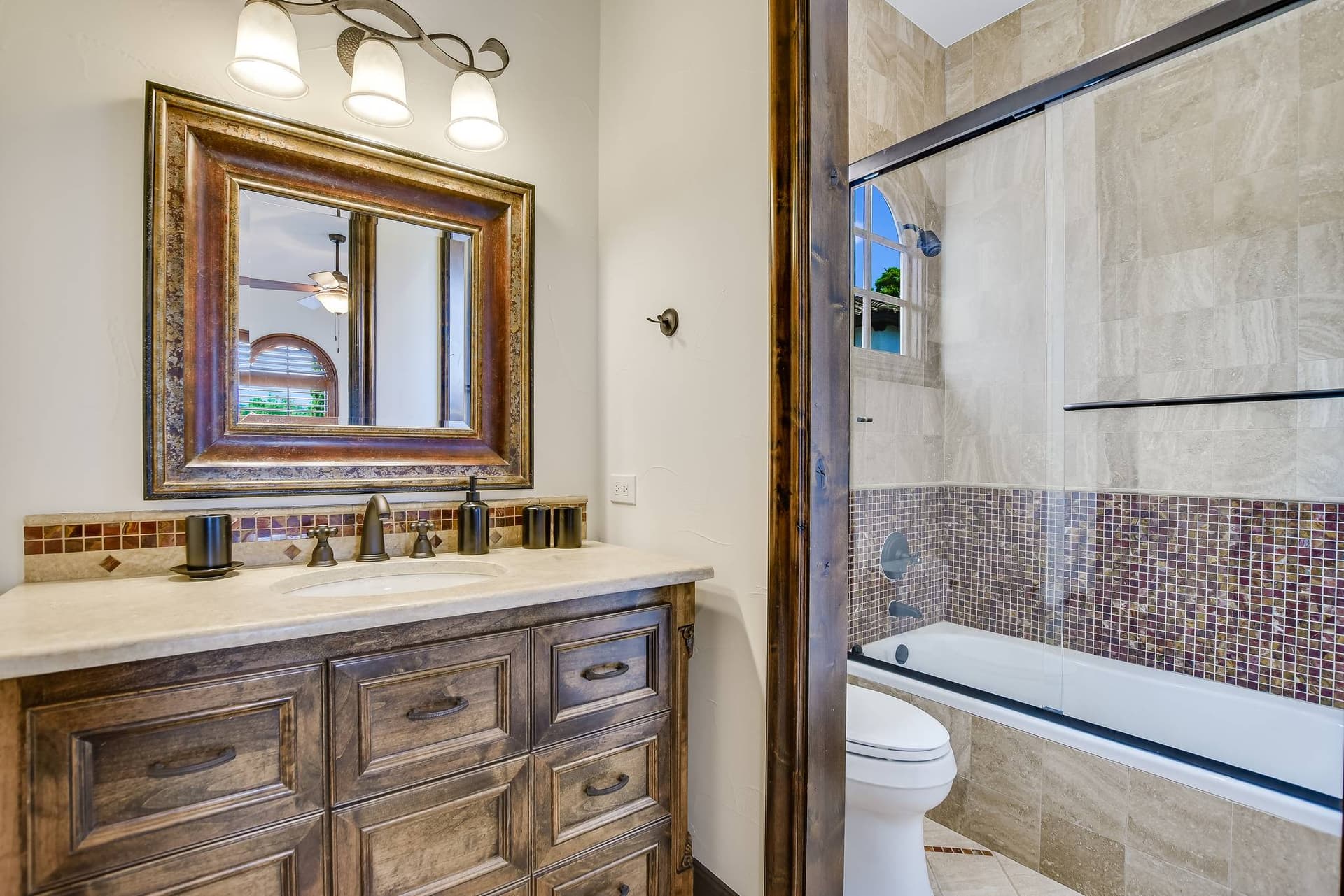 Autograph on Lake Austin - Image 23