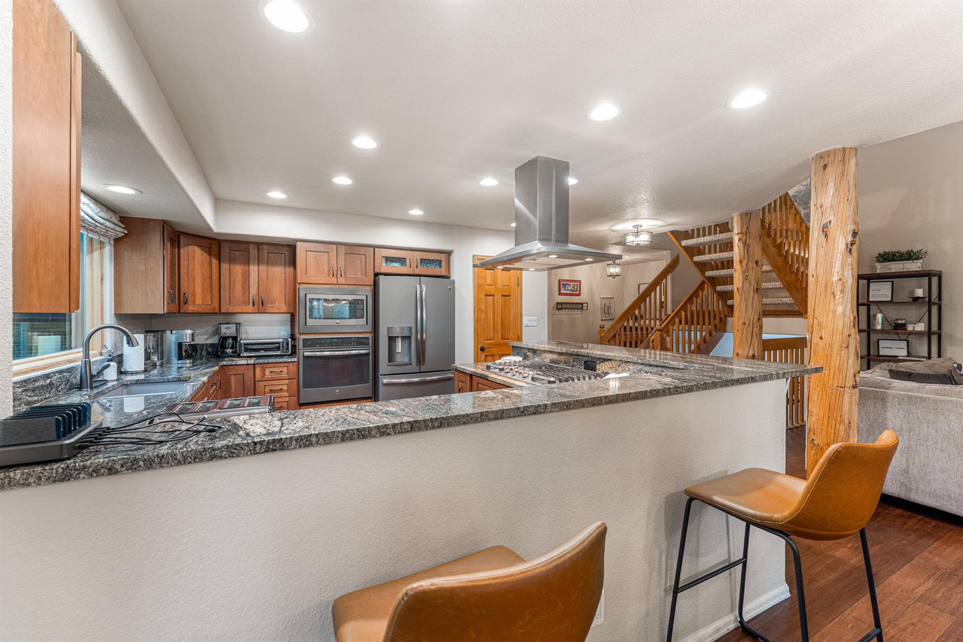 Burgundy House - Image 21