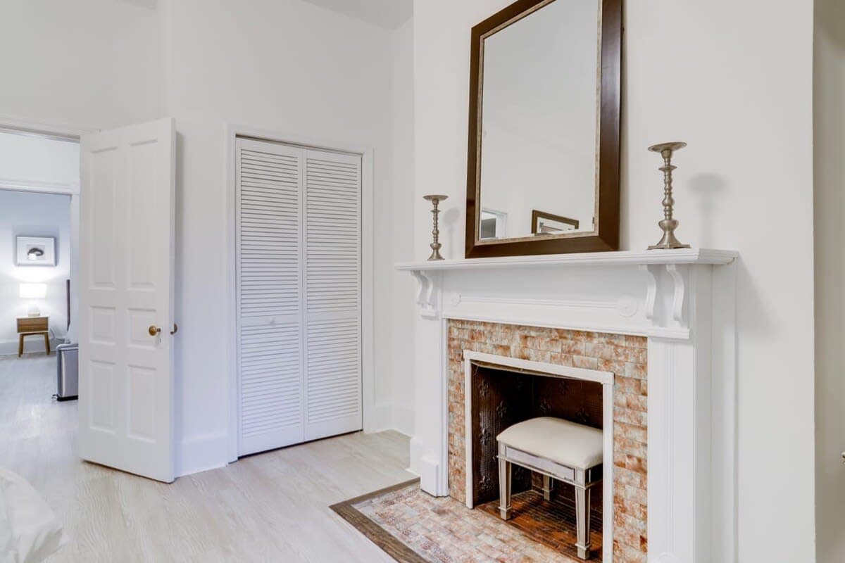 Vantage Residence - Image 15