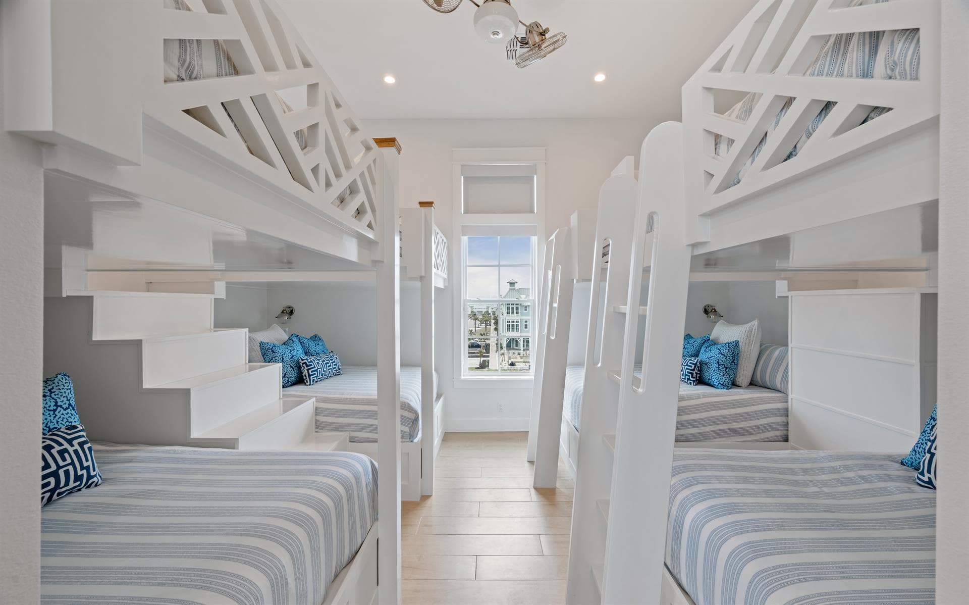 Holiday House - Image 27