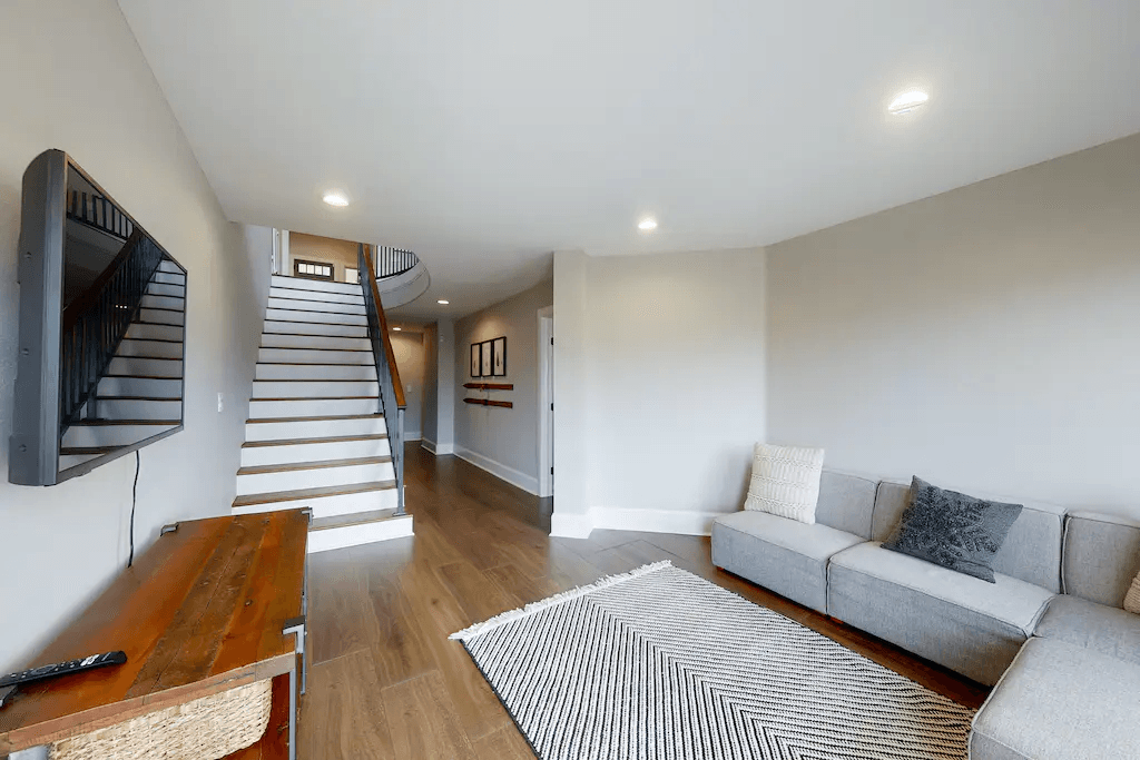 Fraser River Retreat - Image 15