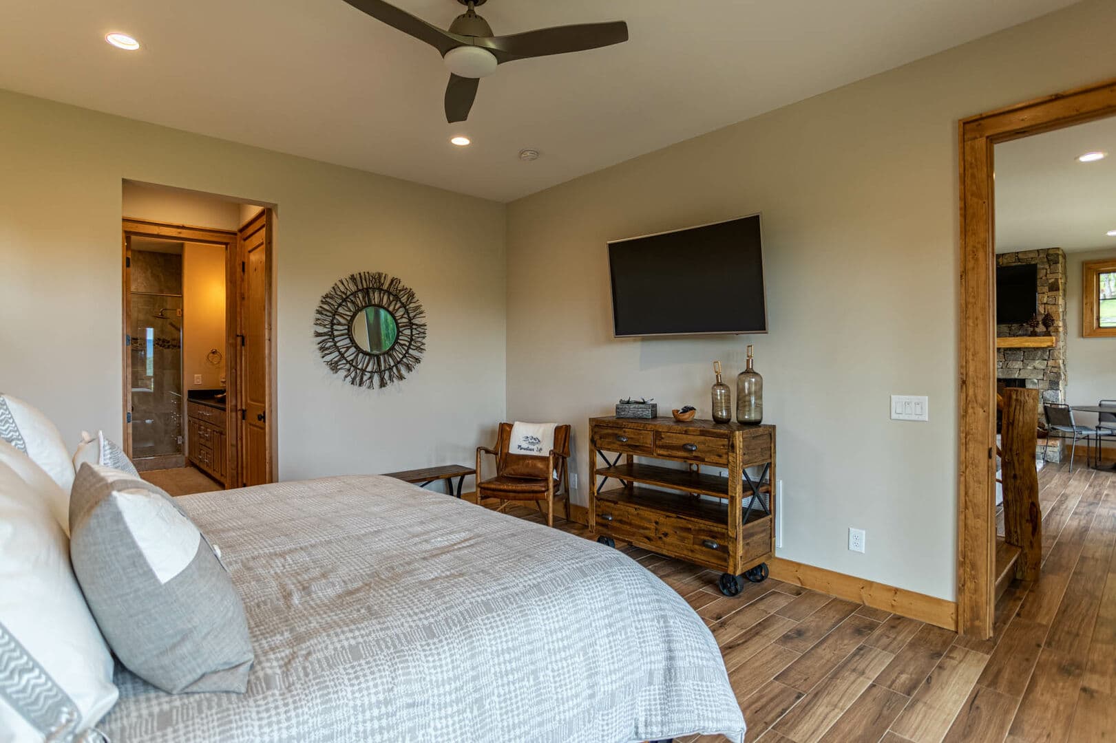 Lazy Bear Home - Image 20