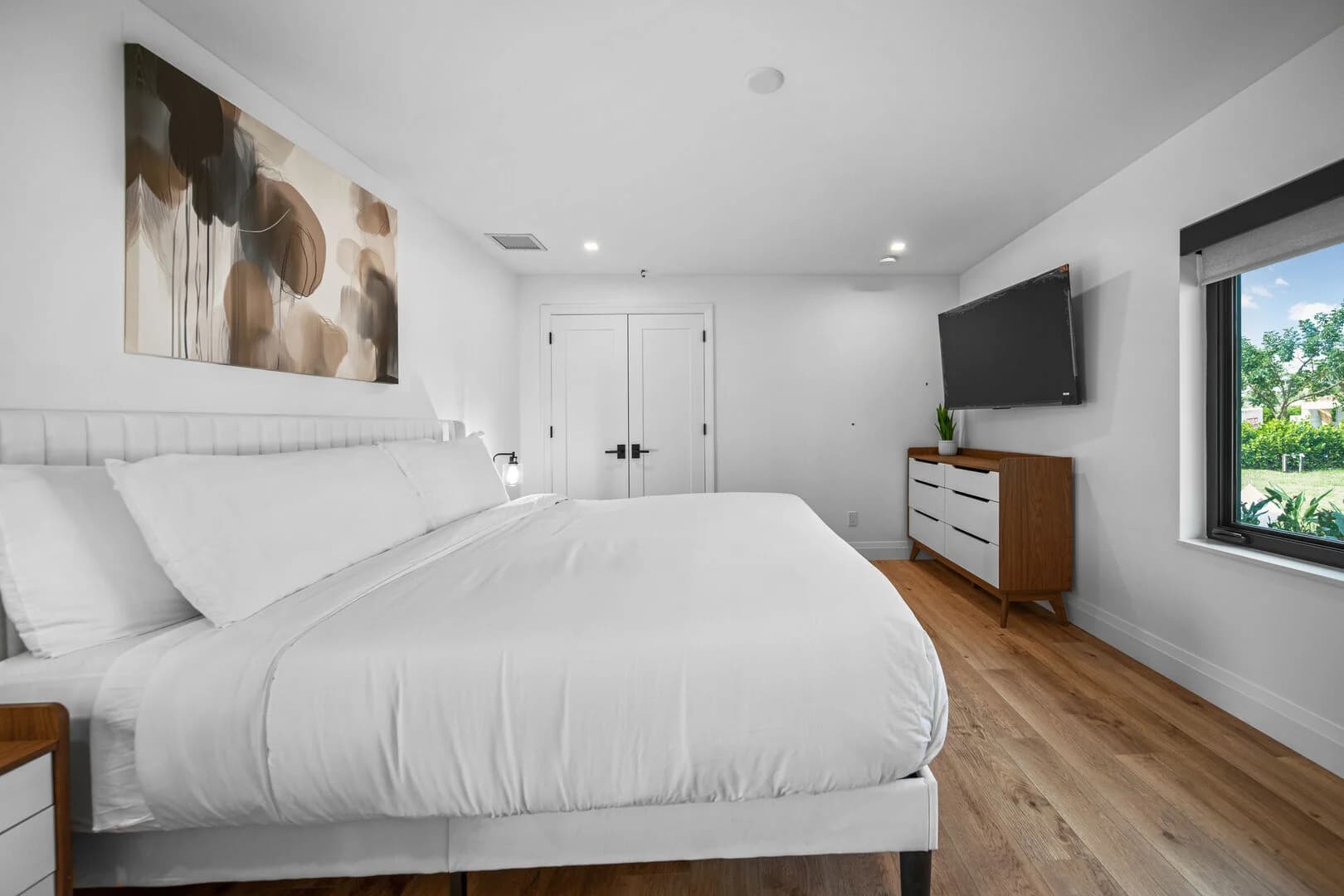 Waters Edge #906 - Image 33