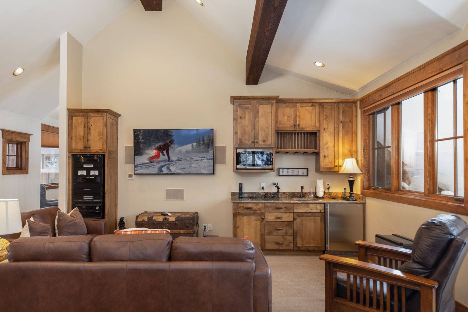 Last Nickel Lodge - Image 13