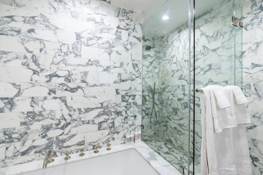 Astor House - Image 10