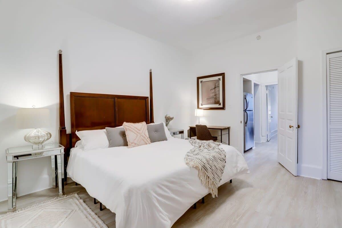 Vantage Residence - Image 12