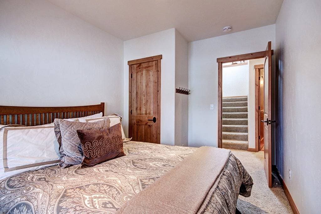 Pine Needle Lodge - Image 24