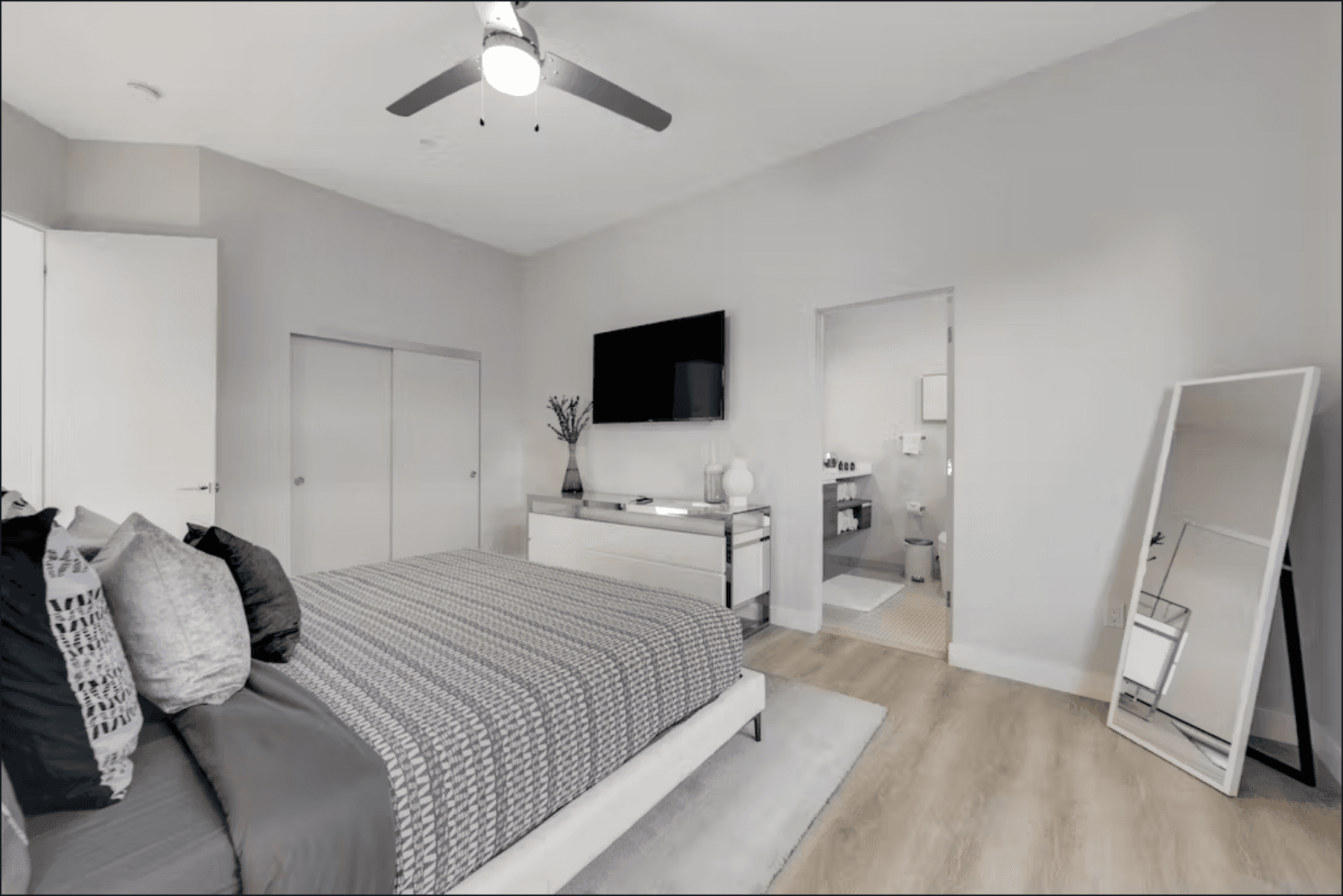 Modern Distinction Home - Image 20