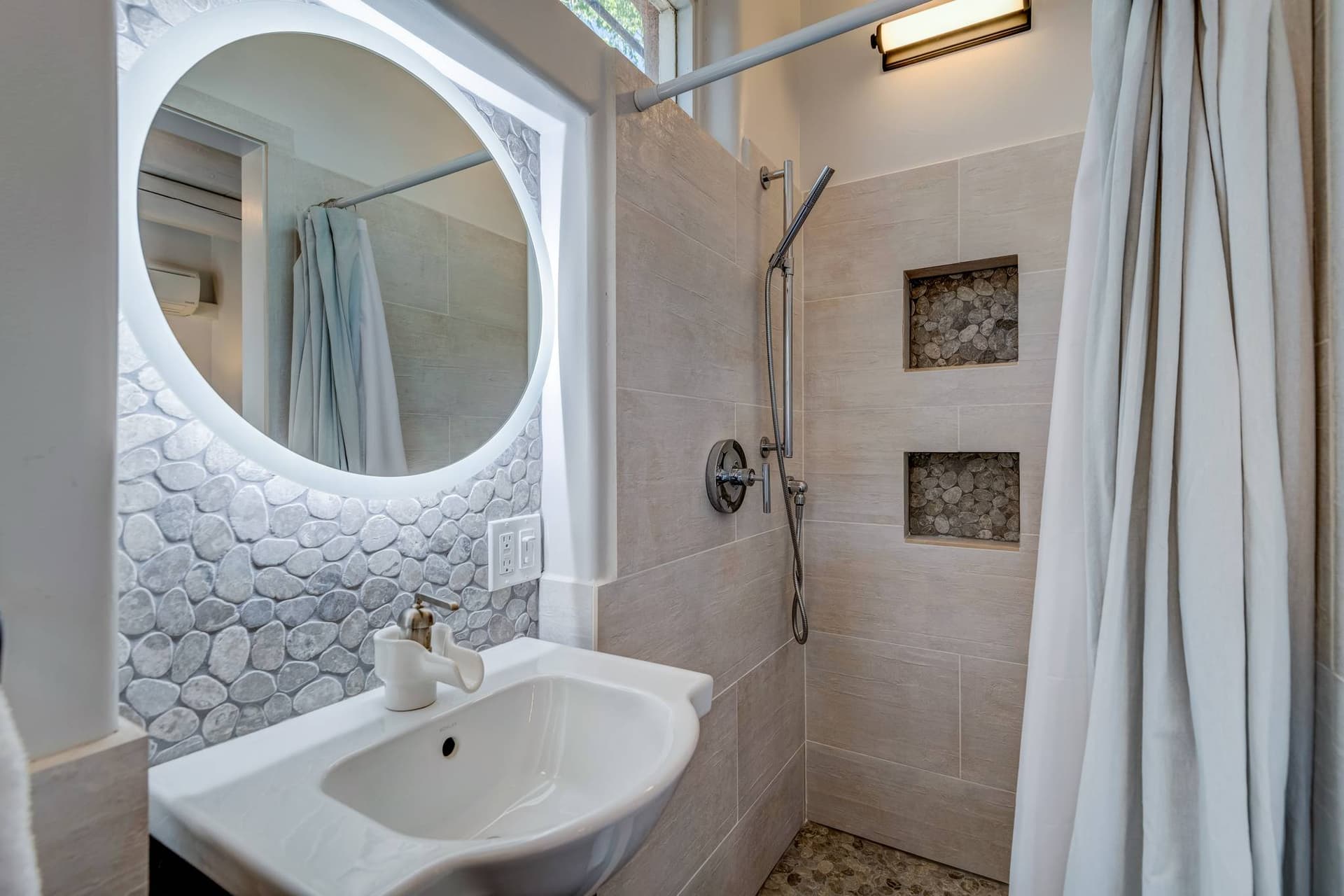 Palace Hillside - Image 29