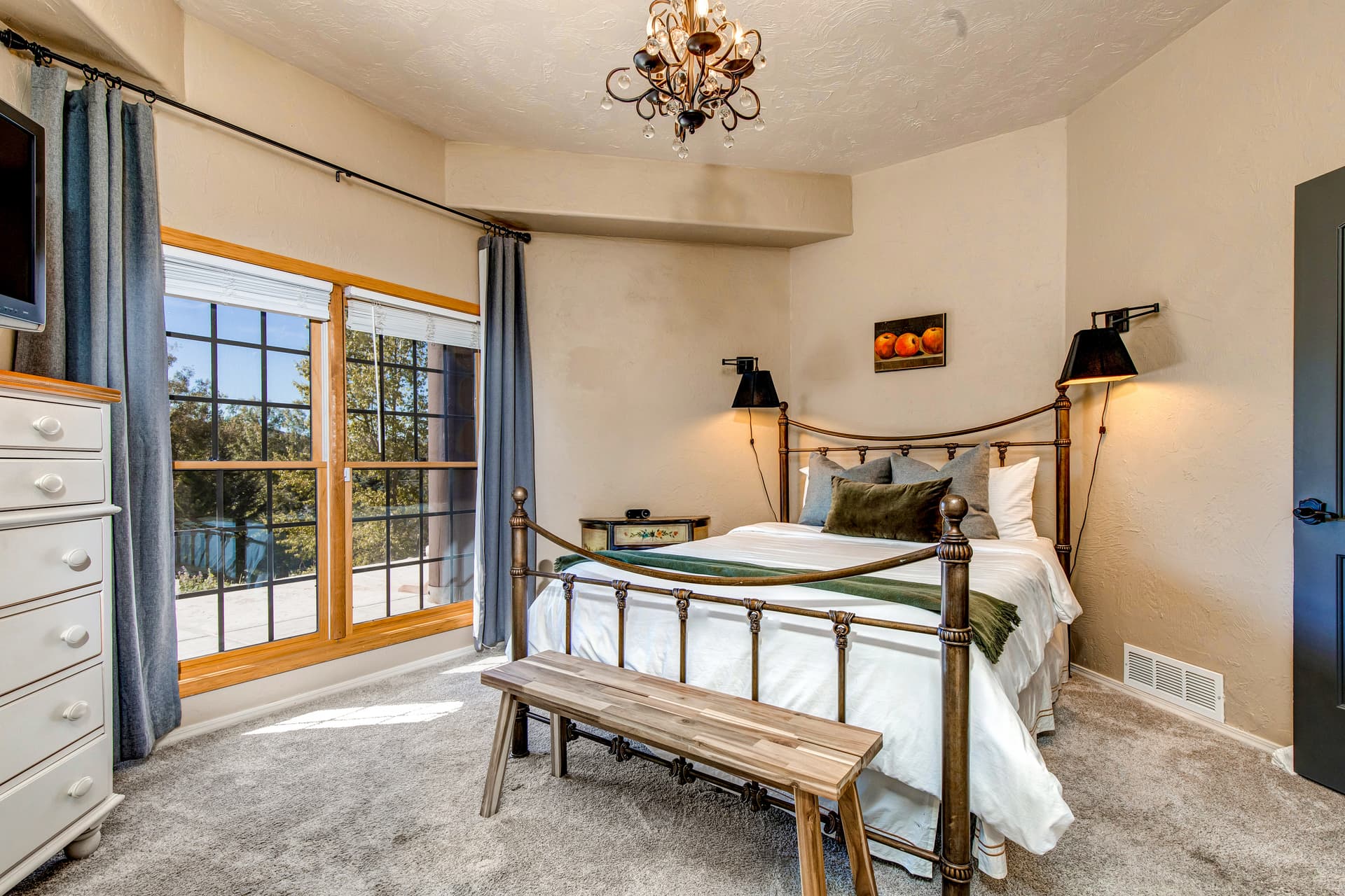 Mountain Hillside Manor - Image 19