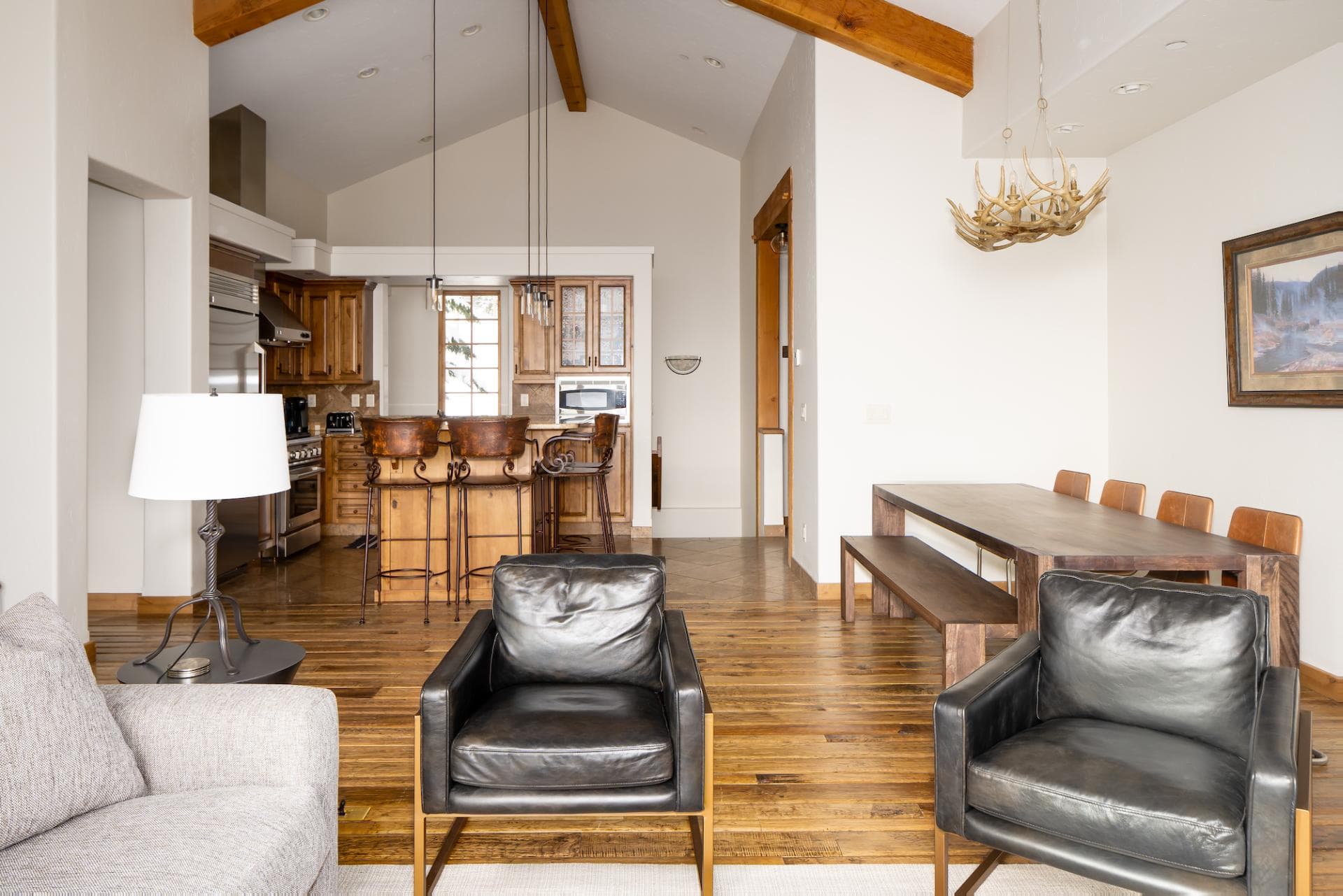 Big View Luxury Suite - Image 4