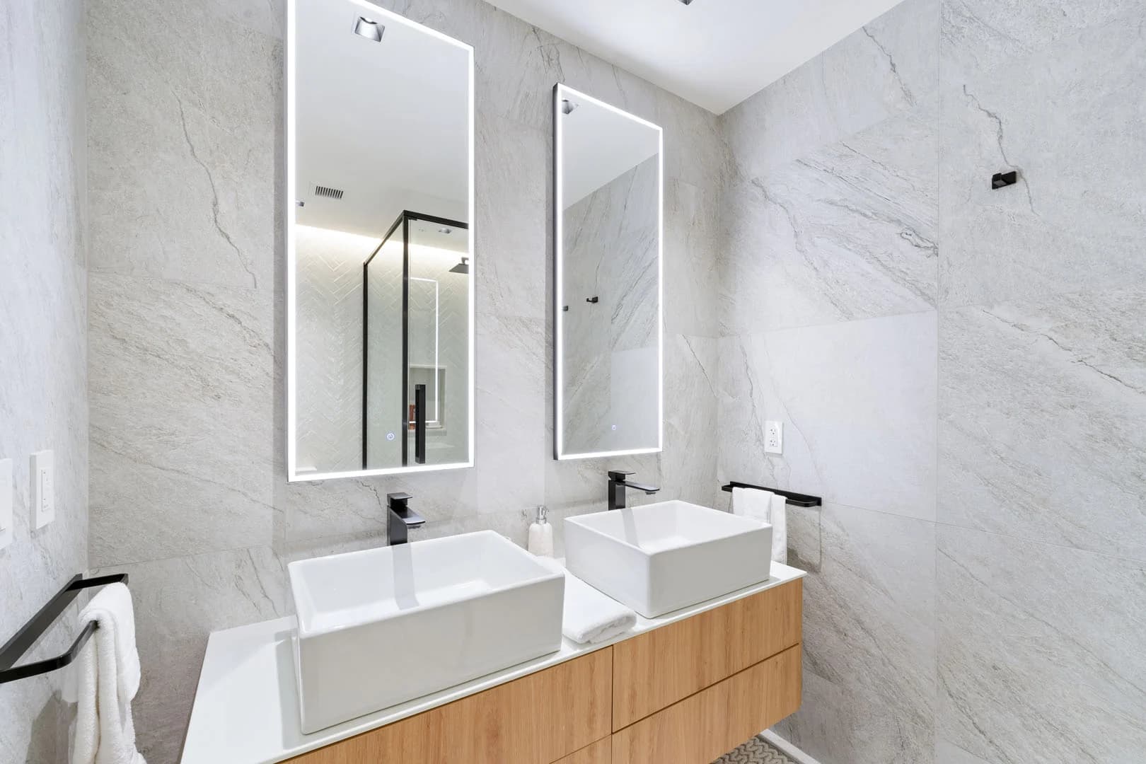 Allure #204 - Image 4