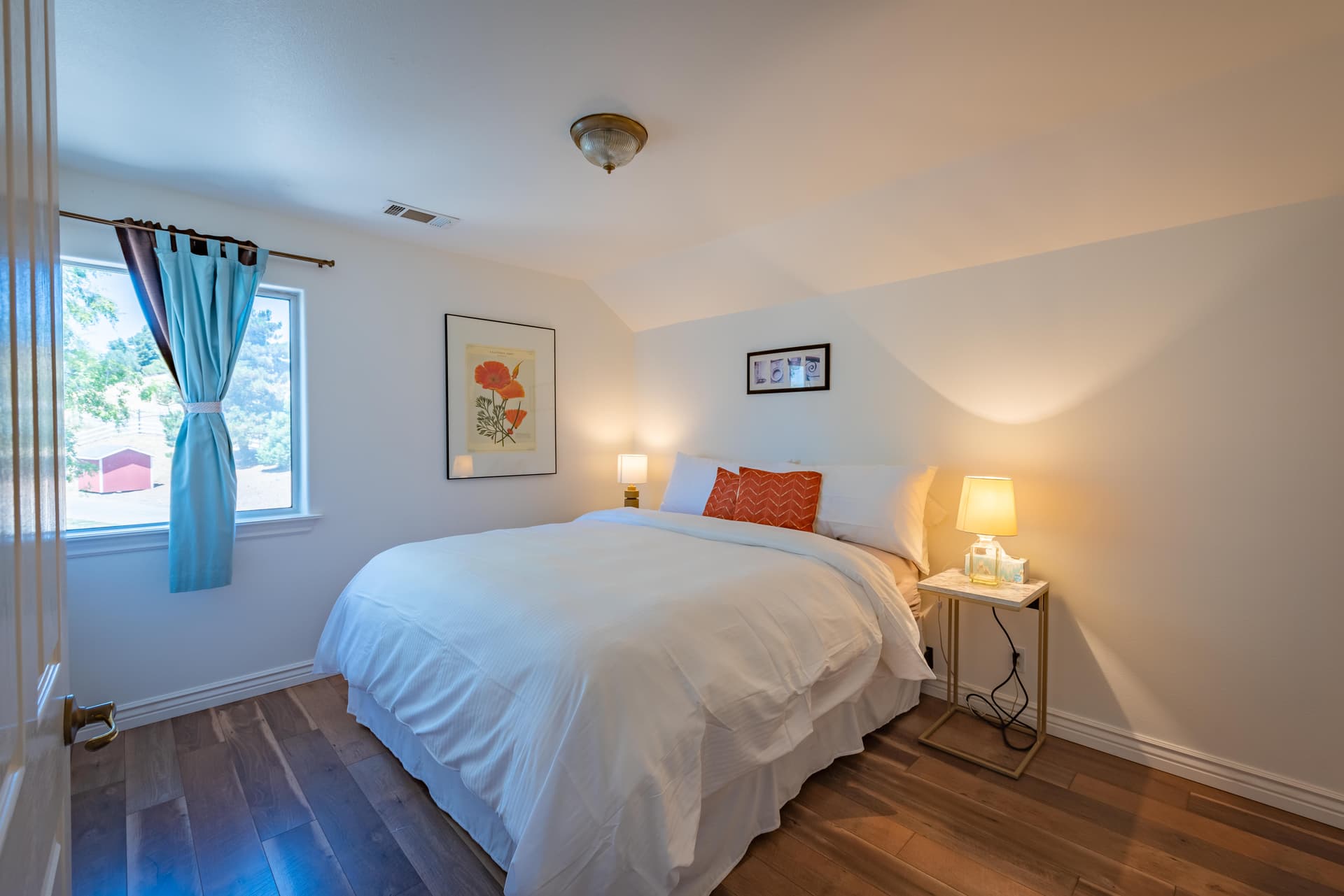 Red Barn Home - Image 17