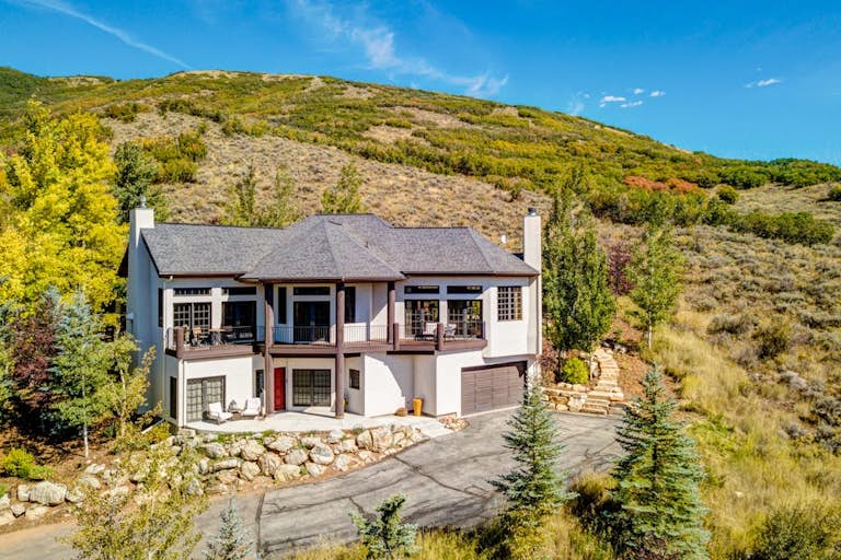 Mountain Hillside Manor - Image 1