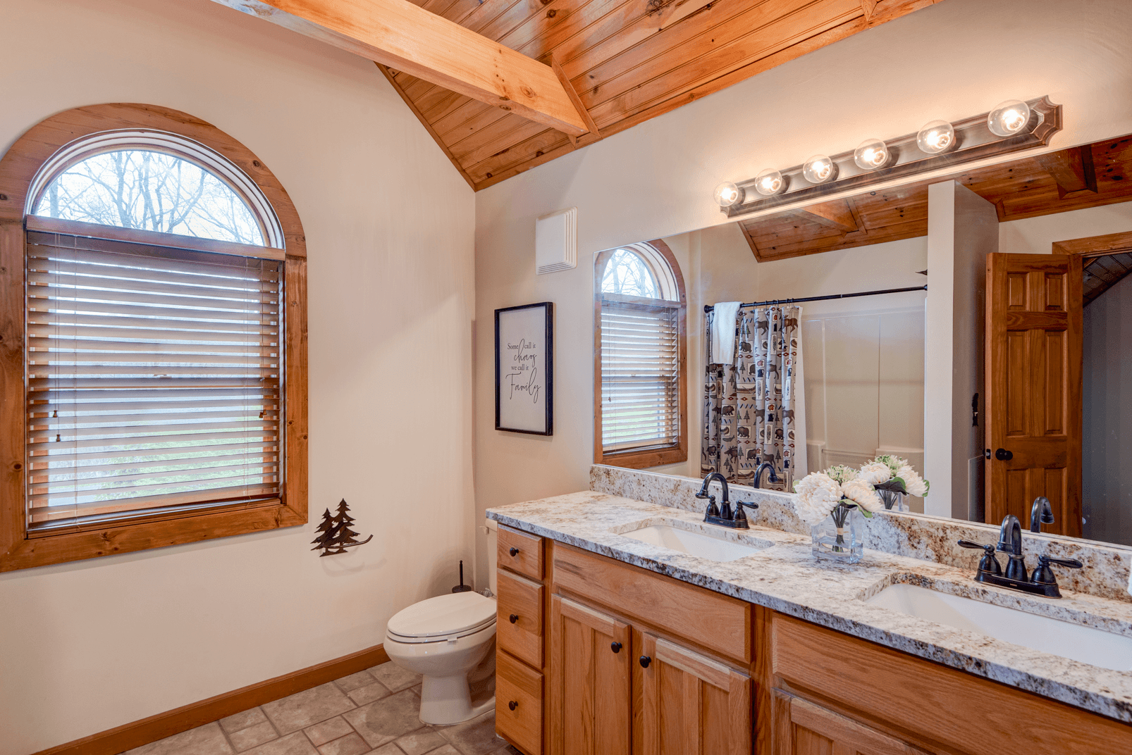 Cozy Bear Cabin - Image 28