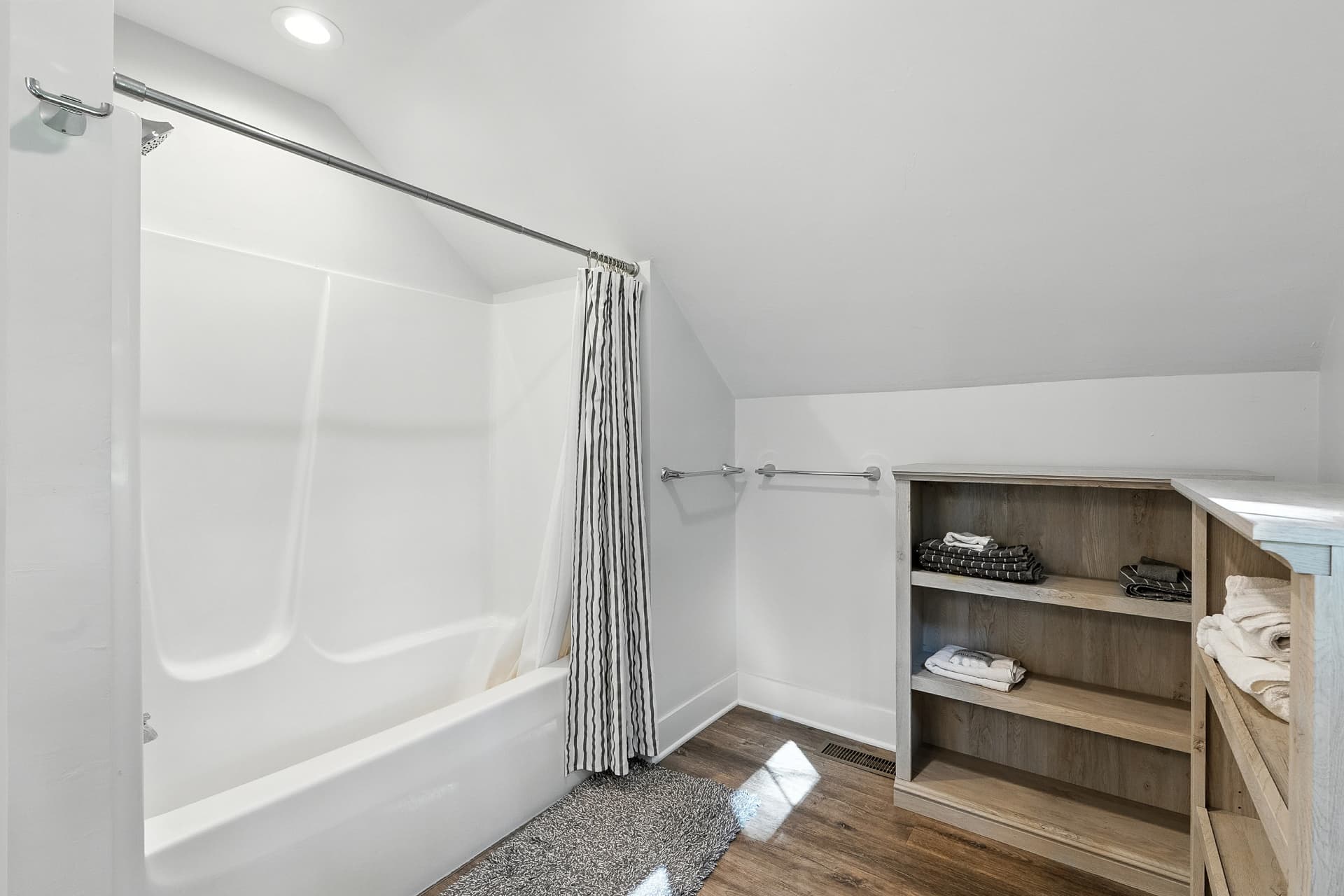 Thenell's Beach House - Image 36