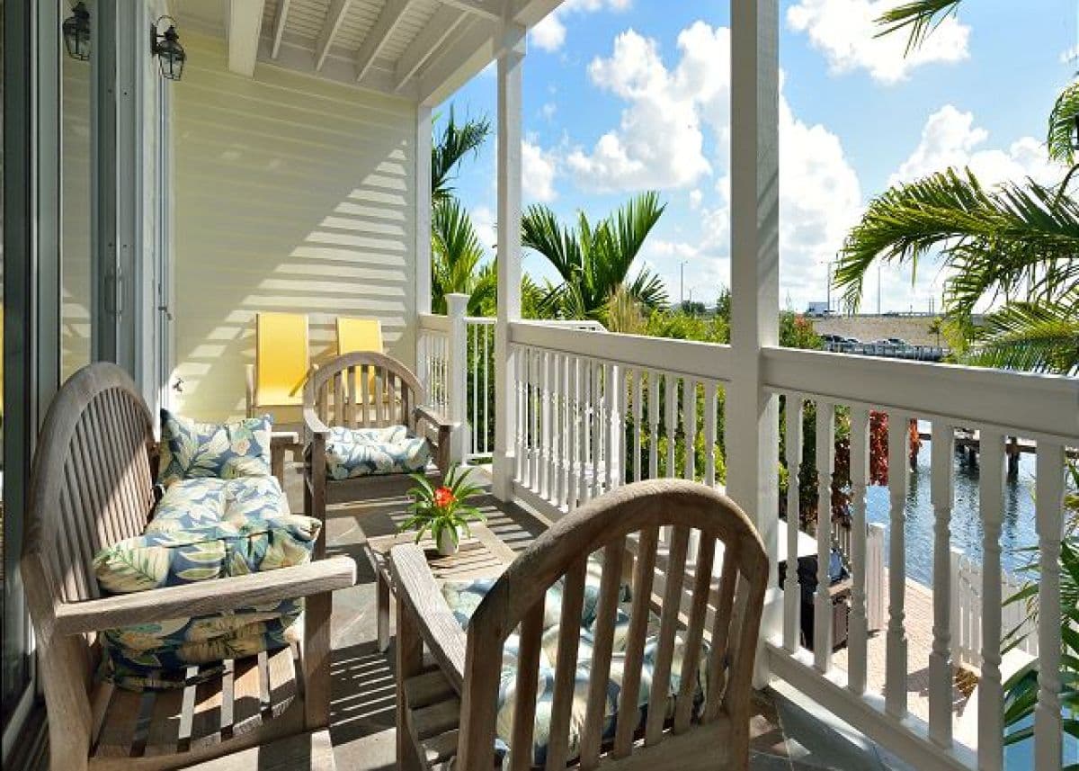 Island Chic - Image 24