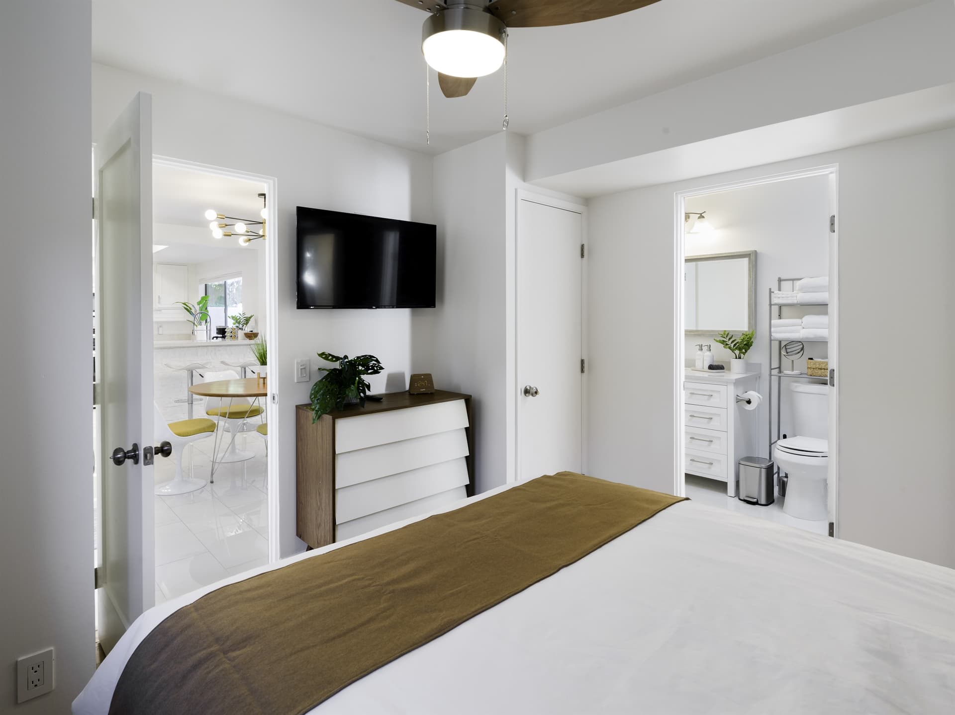 Bamboo Bungalow - Image 17