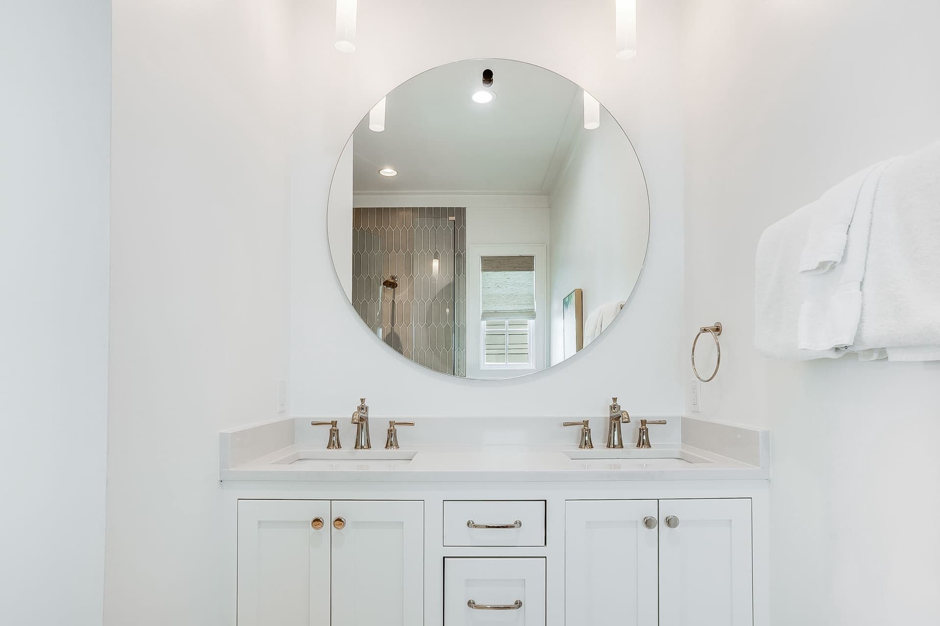 Coastal Comfort - Image 25