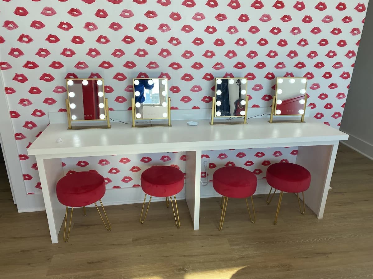 Era's House - Image 52