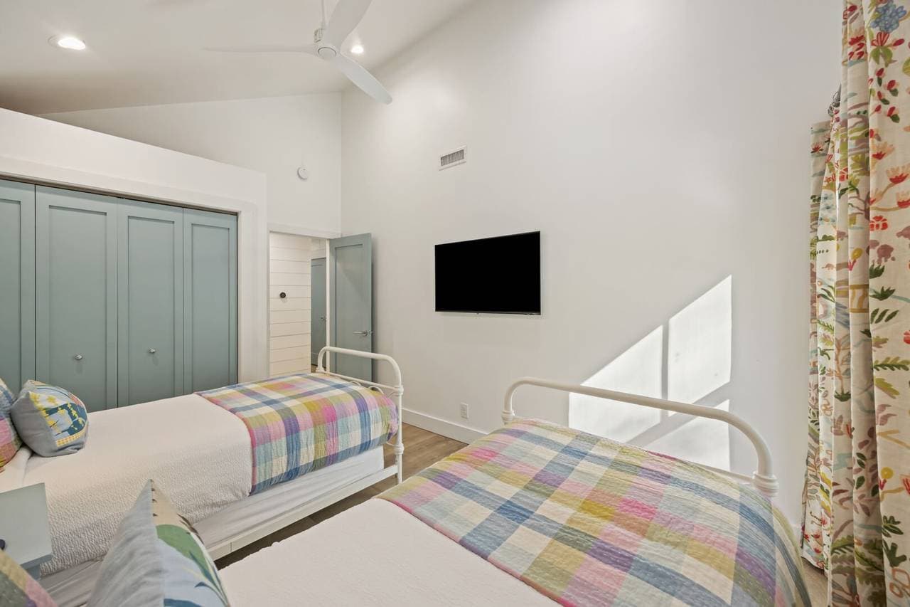 Beach Days on Conifer - Image 28