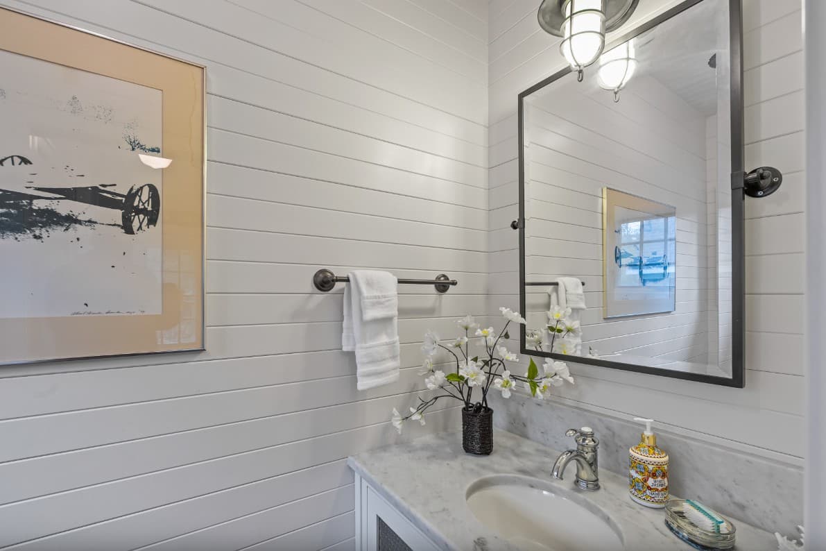 Goettelman's Lake House - Image 25