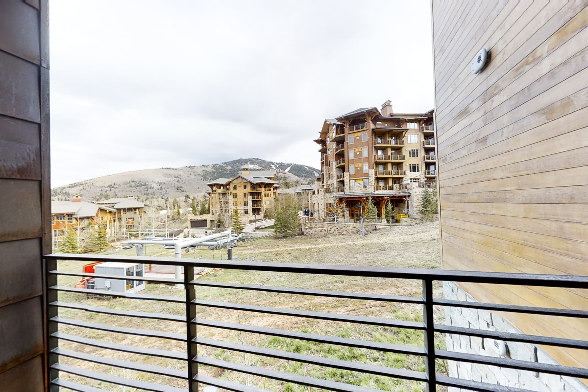 Lift 402 Home - Image 19