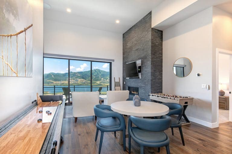 Hideout Hideaway - Image 1