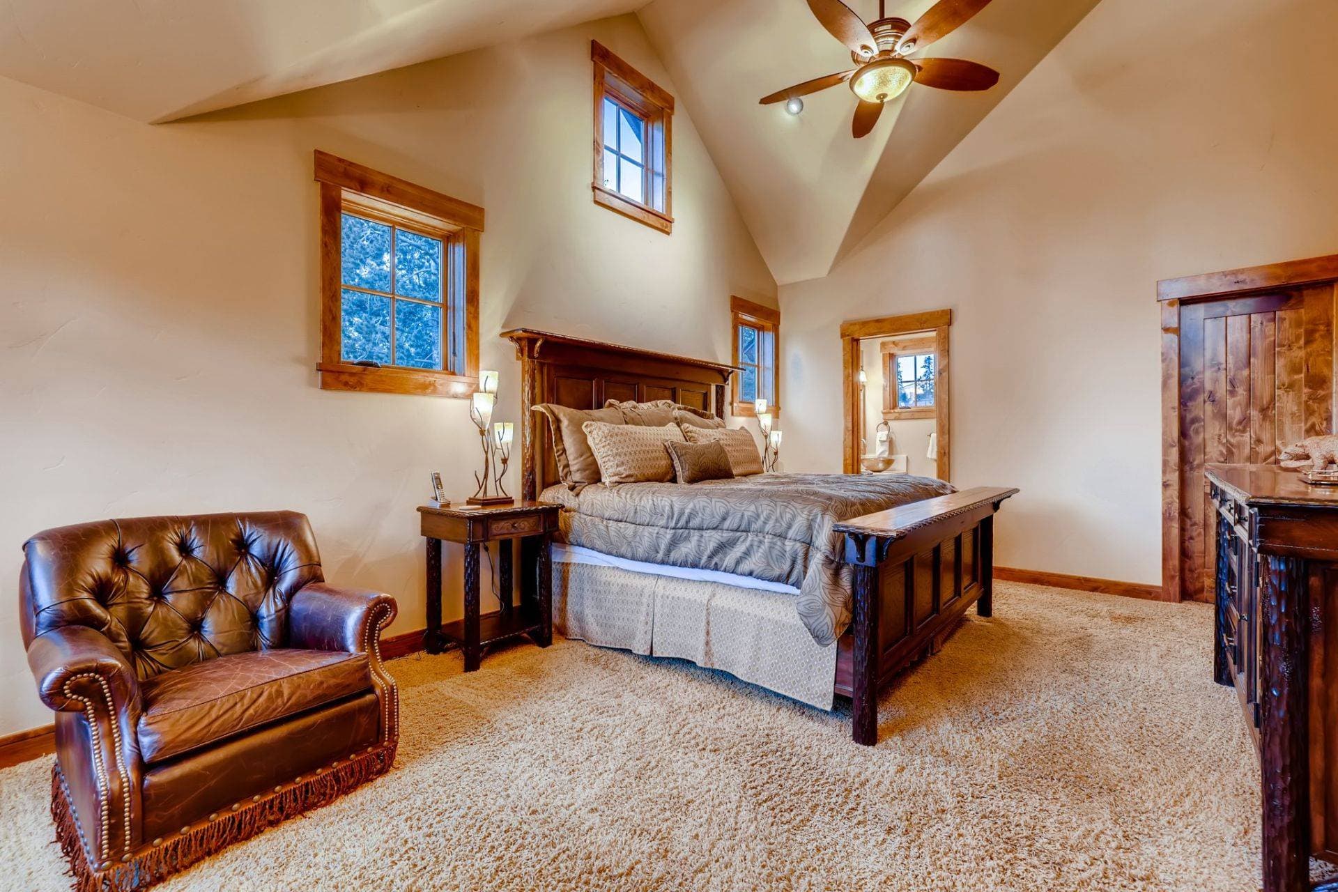 Bear Tracks Lodge - Image 11