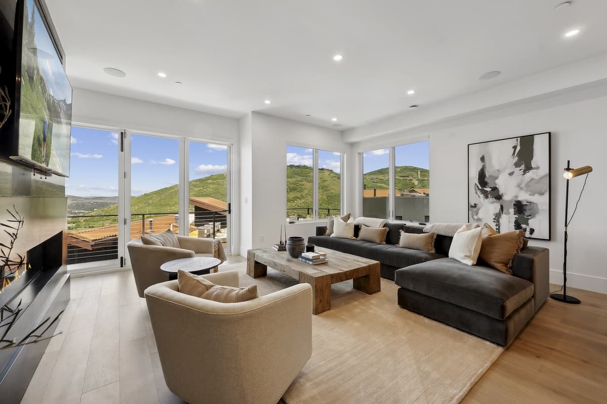 Slopeside Modern - Image 1