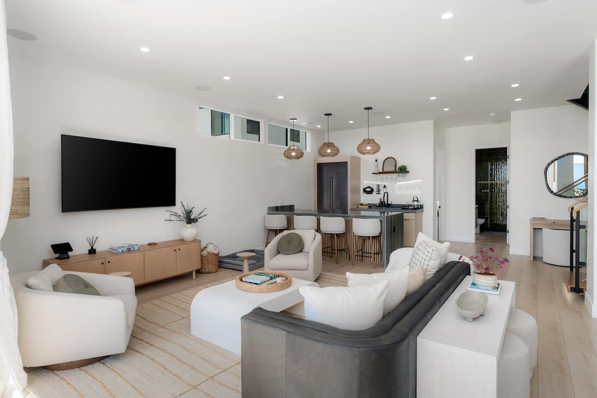 Ocean View Poolside Retreat - Image 6