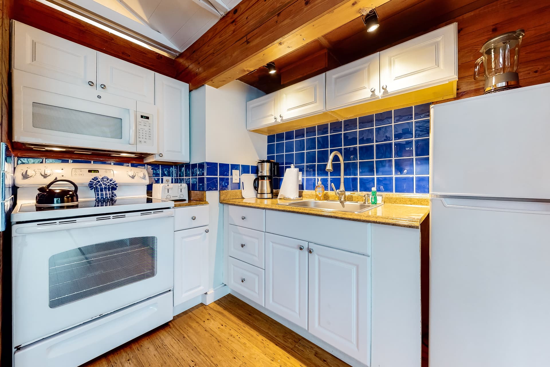 Papa's Hideaway - Image 17