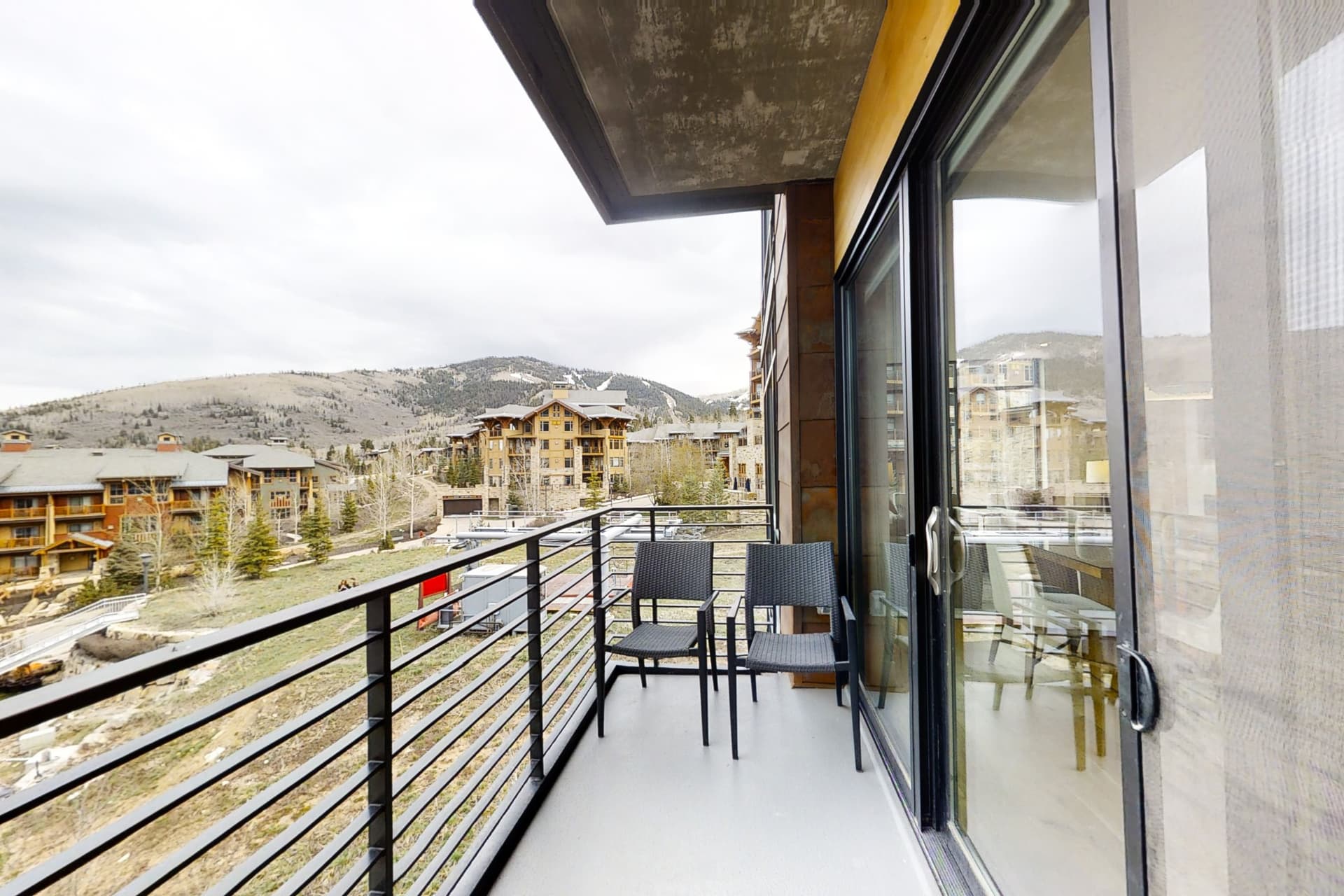 Lift 402 Home - Image 5