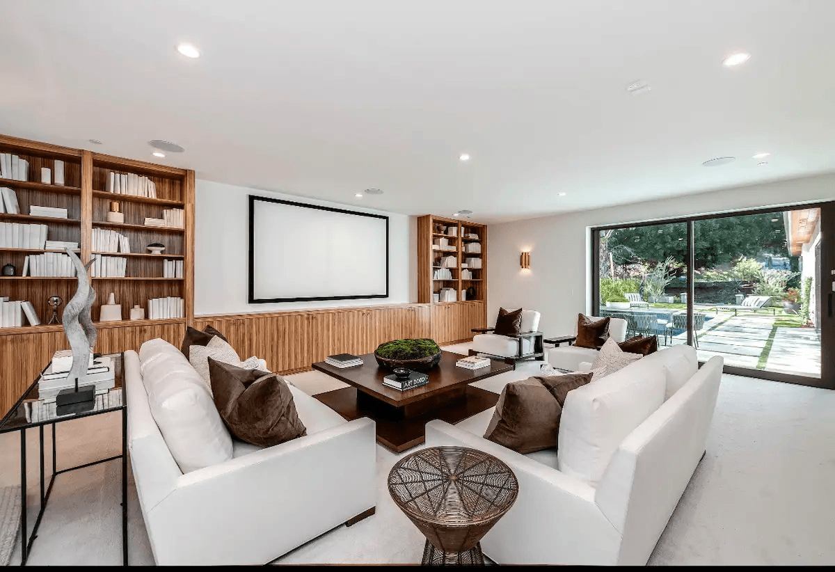 Hollywood Regency Villa - Image 4