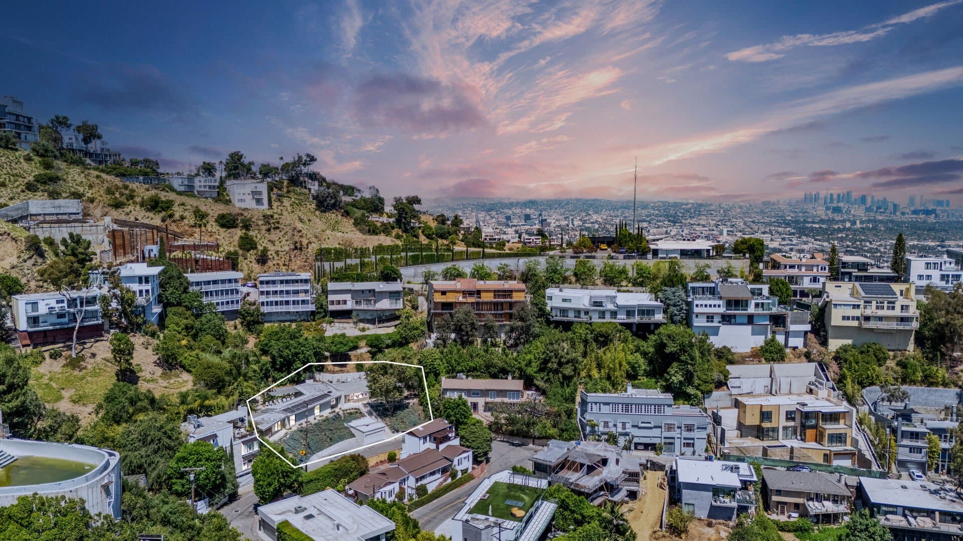 Sunset Plaza View - Image 3