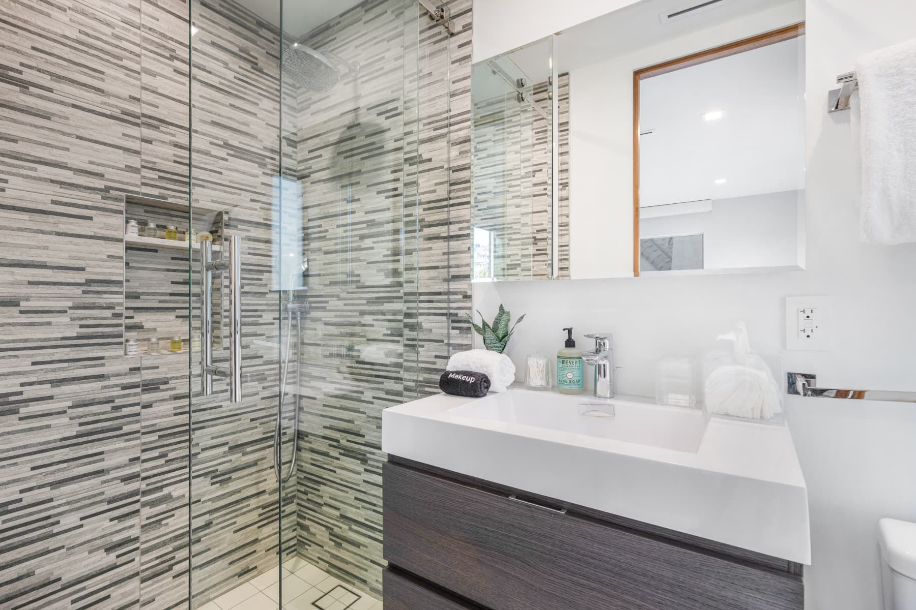 Lindenhurst House - Image 30