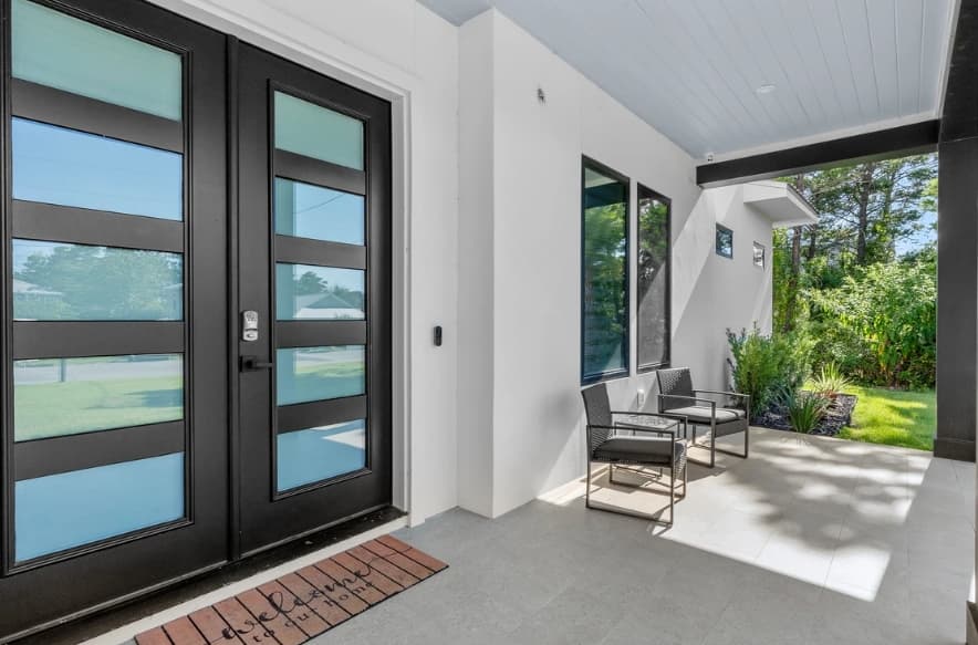 Happy by the Sea - Image 5