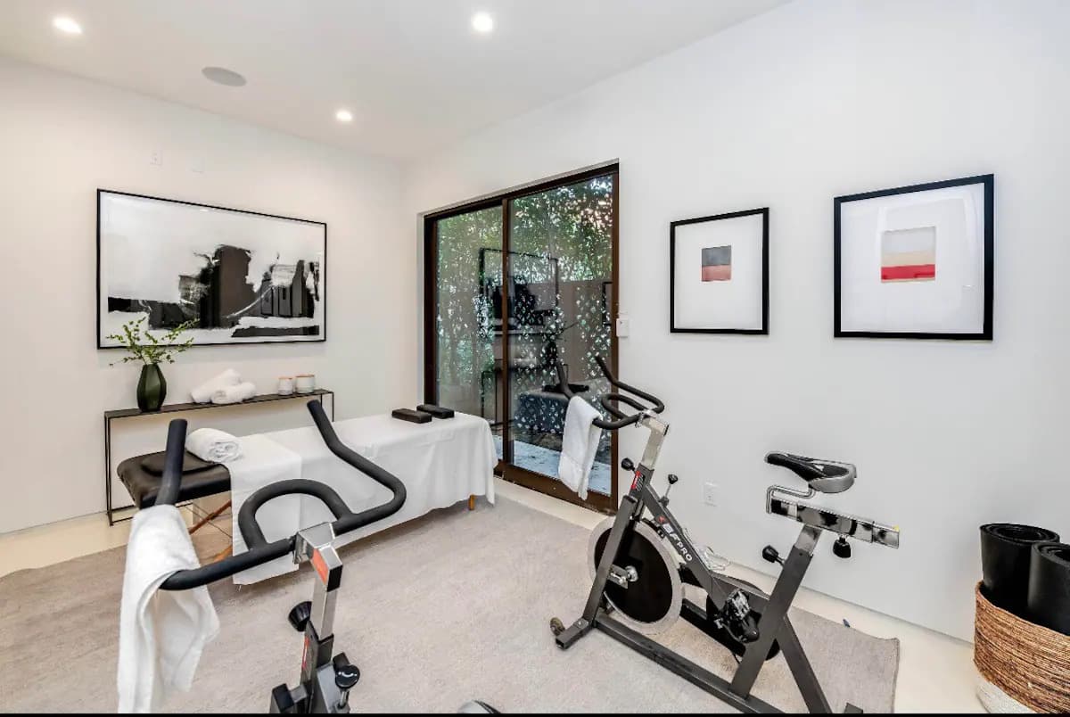 Hollywood Regency Villa - Image 5