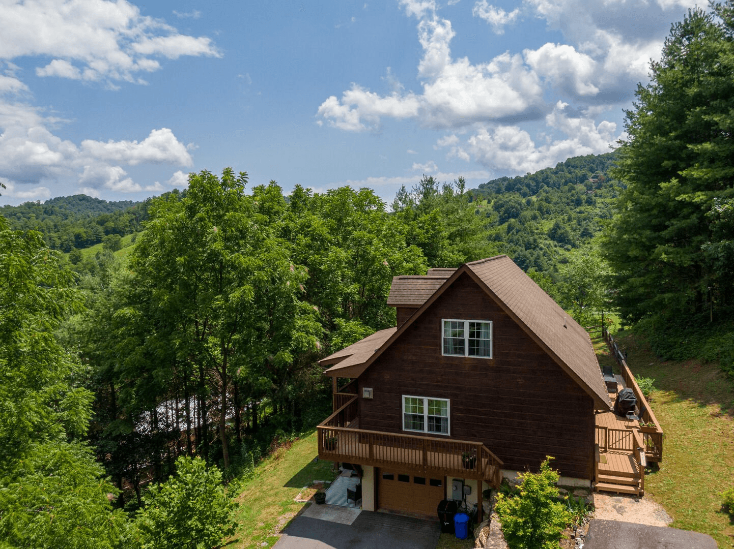 Lazy Bear Inn - Image 2