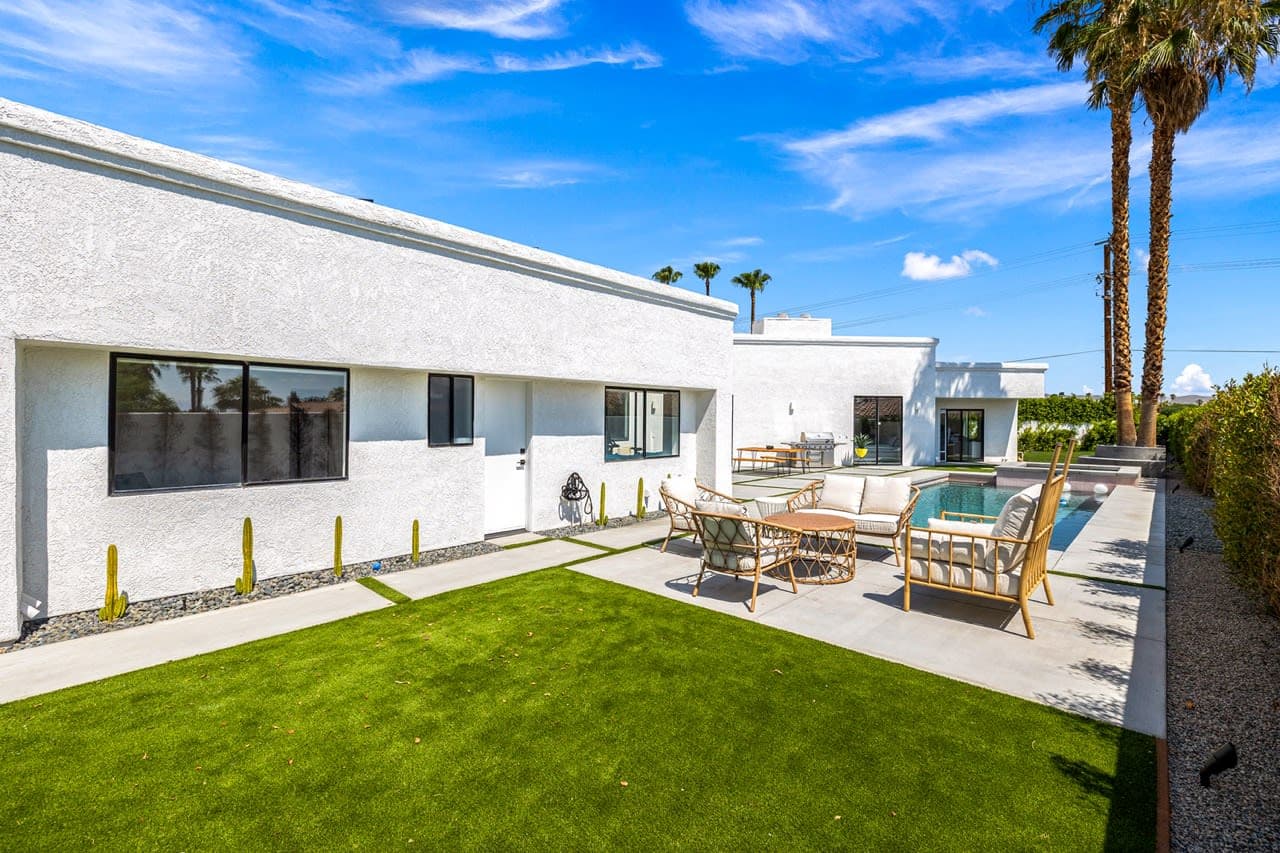 Palm Lighthouse - Image 10